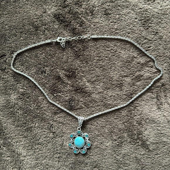Genuine Turquoise Necklace
Chain approx 18/20” extender Pendant appro 1 1/4”
New - Picture 4 of 4